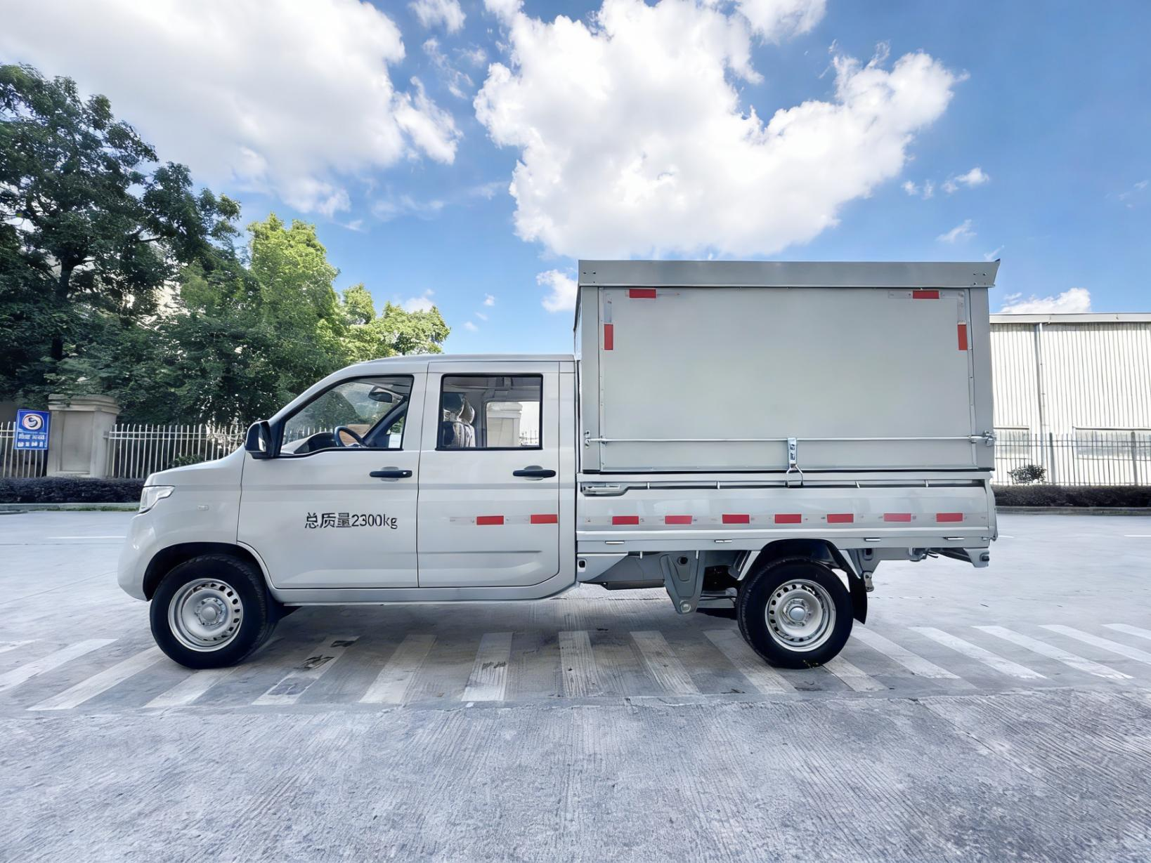 Wuling Zhiyue Rongguang New Truck Double Row Three-door Vending Van