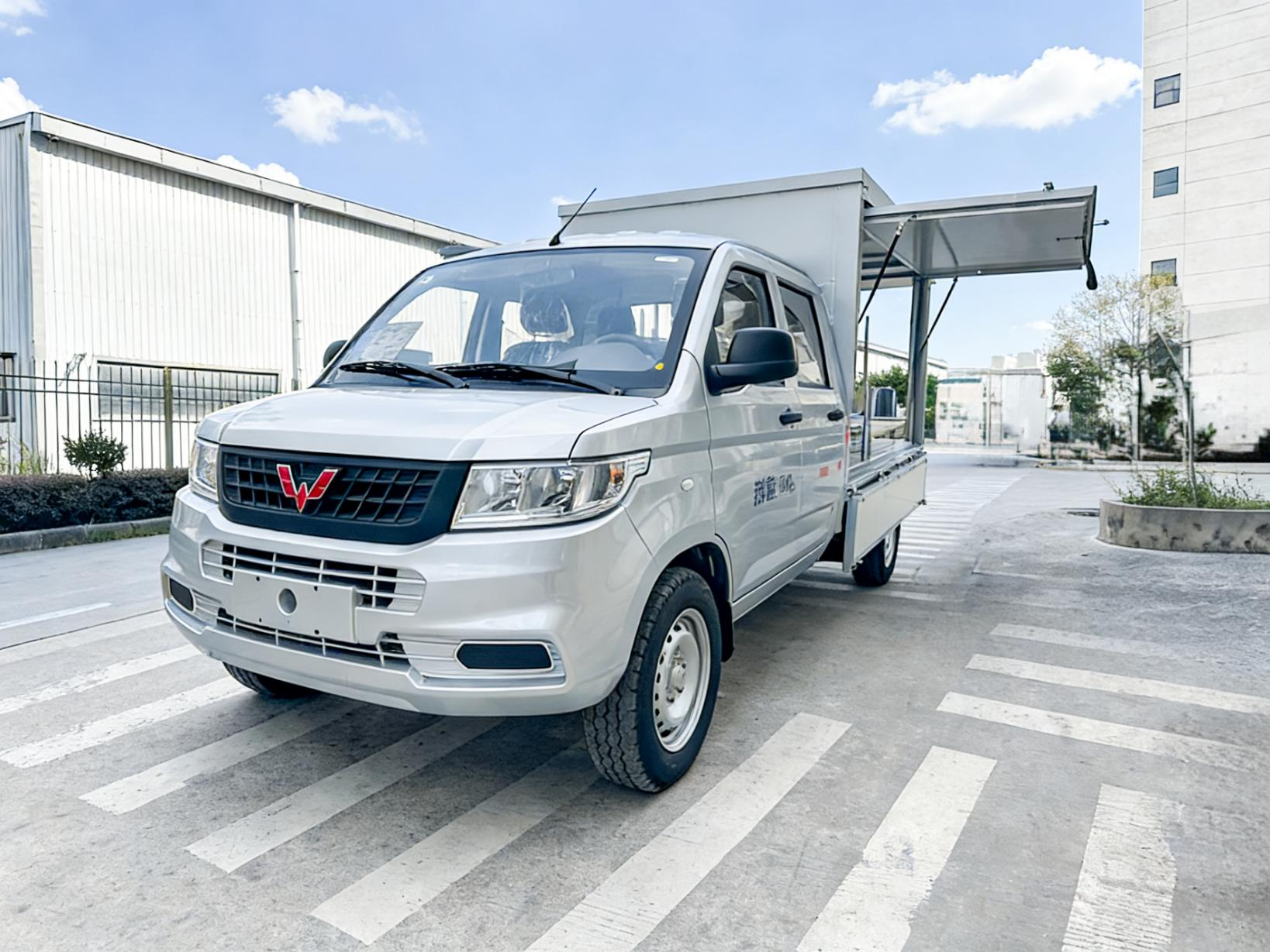 Wuling Zhiyue Rongguang New Truck Double Row Three-door Vending Van