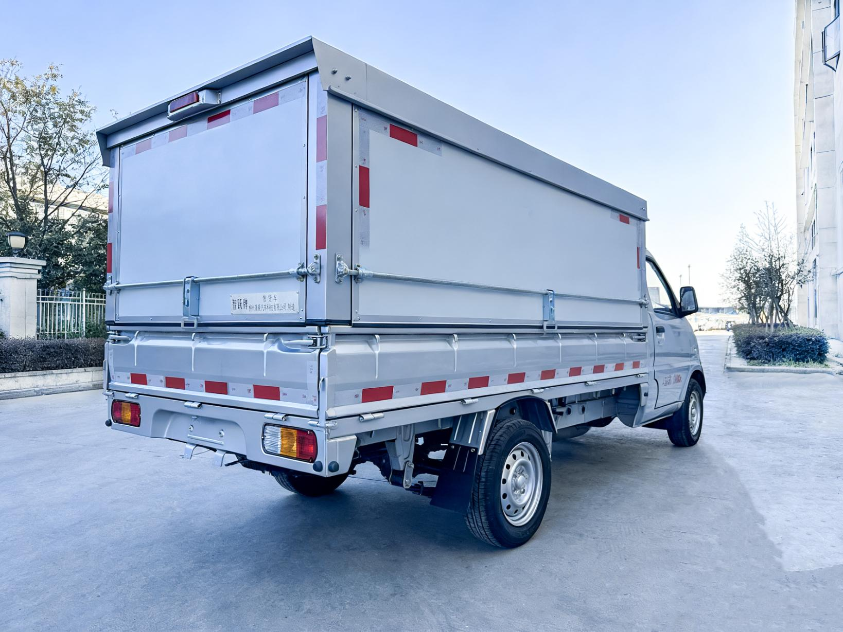 Wuling Zhiyue Rongguang Type A 3-Door Fruit Vending Truck