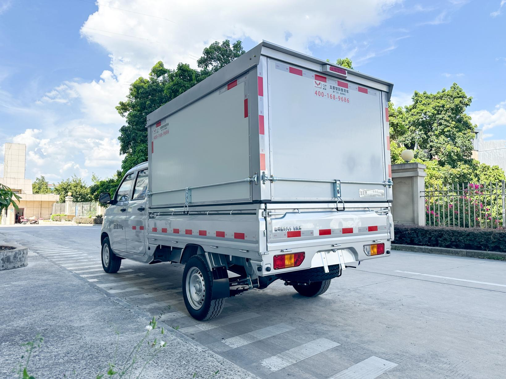 Wuling Zhiyue Rongguang New Truck Double Row Three-door Vending Van