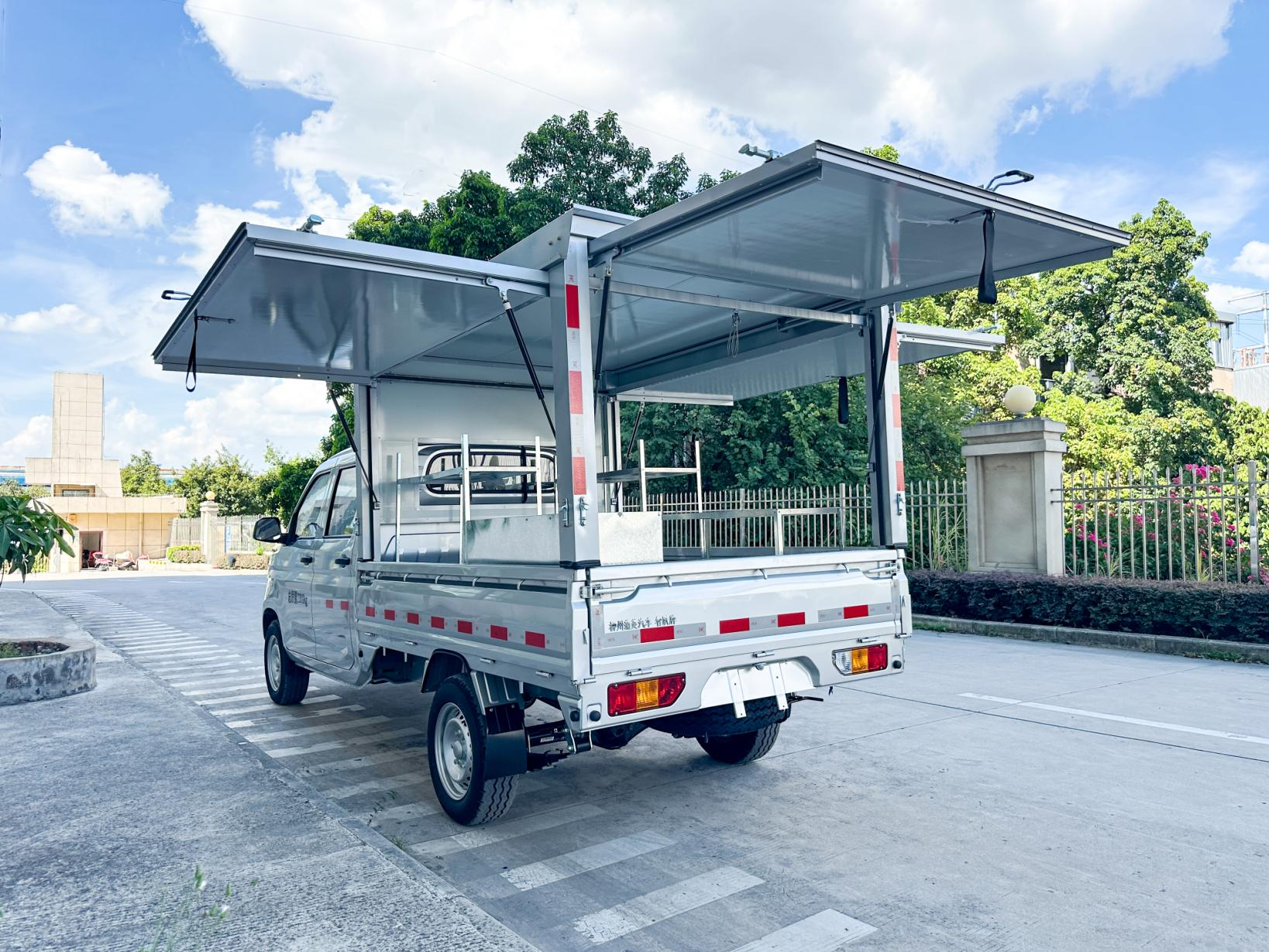 Wuling Zhiyue Rongguang New Truck Double Row Three-door Vending Van