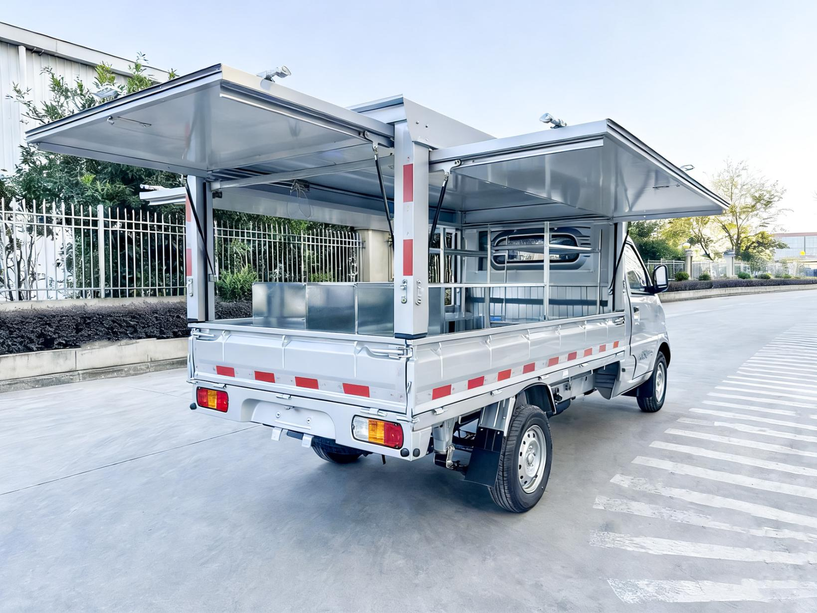 Wuling Zhiyue Rongguang Type A 3-Door Fruit Vending Truck