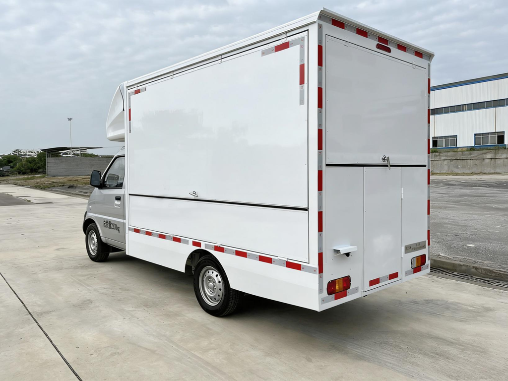 Wuling Zhiyue Rongguang Mini Truck C-Type Three-door Standard Vending Van