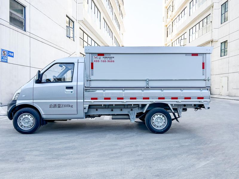 Wuling Rongguang A-Type 3-Door Fruit Vending Truck photo 2
